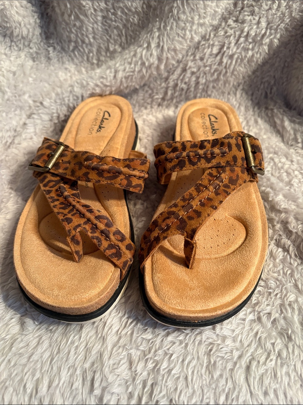 NWOT-Clarks Leopard-Print Toe-Loop Sandals - Tan/Brown